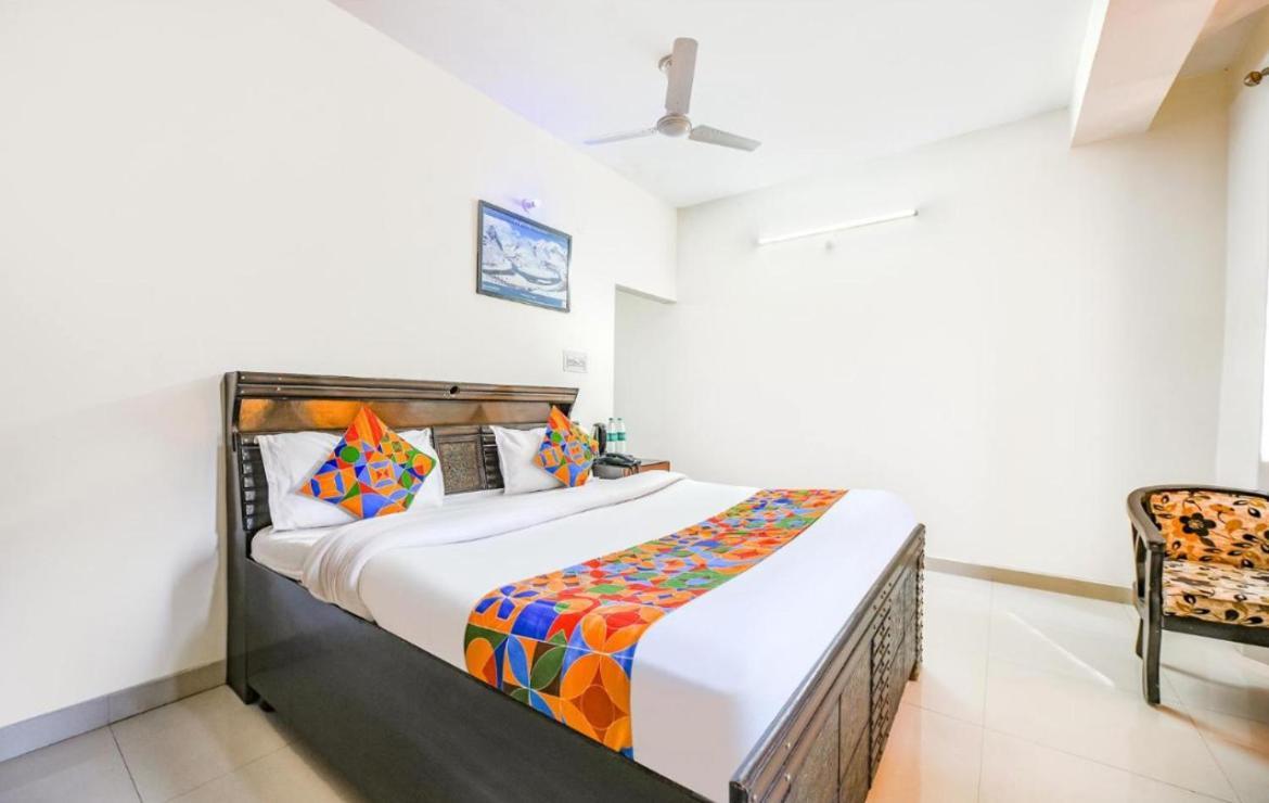 Hotel Gt International Tajganj Luaran gambar