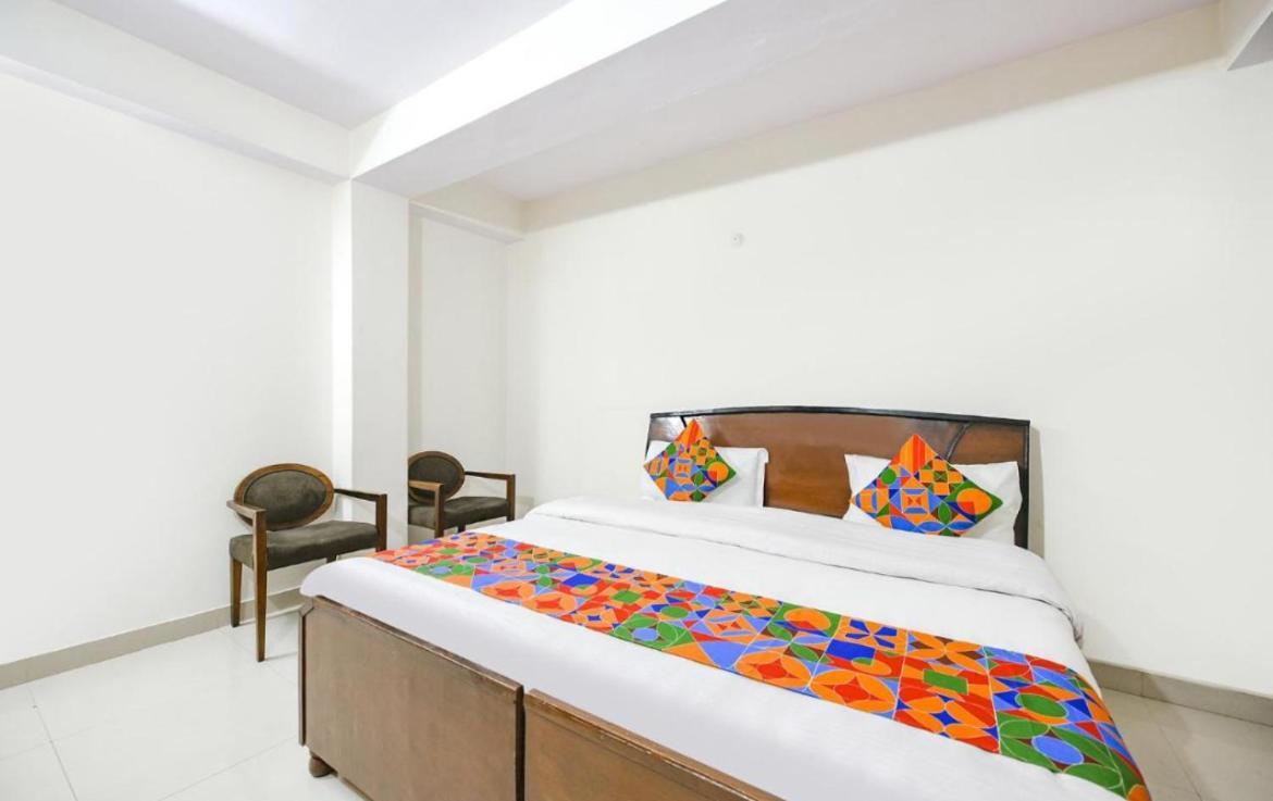 Hotel Gt International Tajganj Luaran gambar